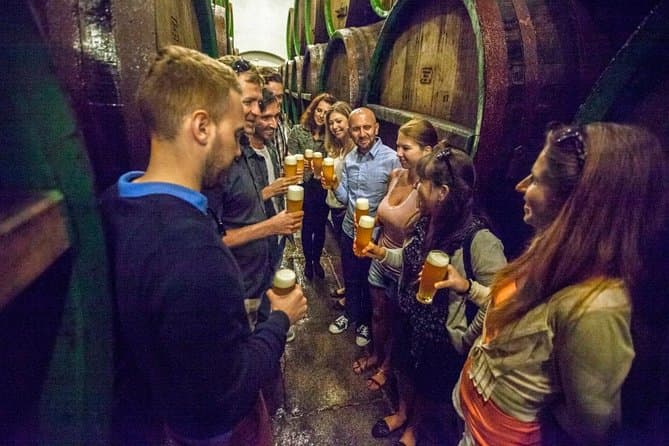 Stimmung, Musik und Bier: Pilsen Tschechien Party erleben