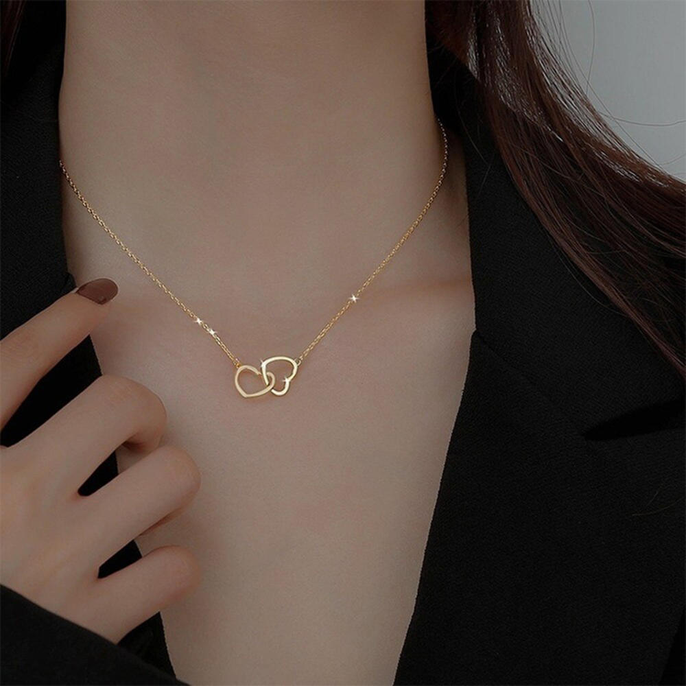Czarina Gold Halsketten: Luxuriöse Schmuckstücke für Frauen, die ihren eigenen Glanz tragen