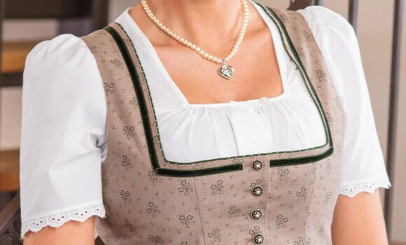 Dirndlbluse: So finden Sie die perfekte Ergänzung zum Dirndl