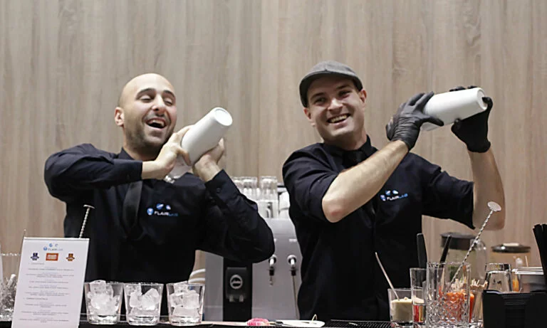 Servierwagen für Bordcatering: Exquisite Cocktails und erstklassiger Service