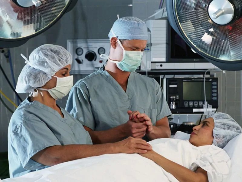 Plastische Chirurgie Bochum: Bruststraffung und Vergrößerung von Profis